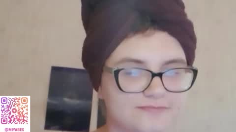 Milana online show from 09-11-25, 01:11