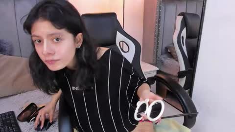 Snapshot of miyu_komori chatting on 02-12-26, 12:44 miyu_komori online show from 02-12-26, 12:44