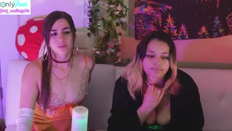 Hera  Tethra Bathtub stream  20k followers  Ask about our custom videos3 online show from 12-21-24, 07:06