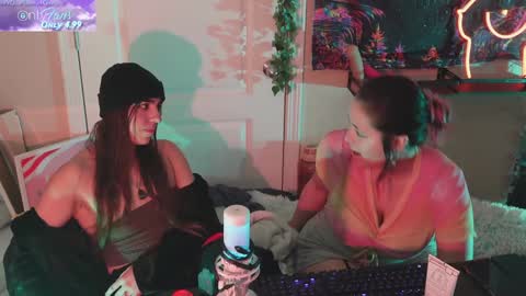 Hera  Tethra Bathtub stream  20k followers  Ask about our custom videos3 online show from 01-31-25, 02:49