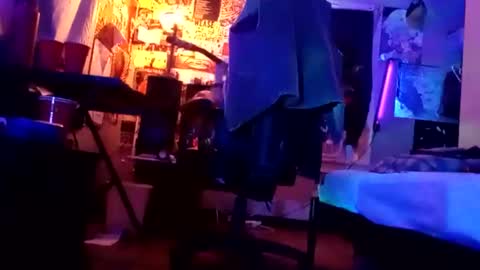 Snapshot of mjmckenz55 chatting on 11-08-25, 01:50 Daddy720 online show from 11-08-25, 01:50