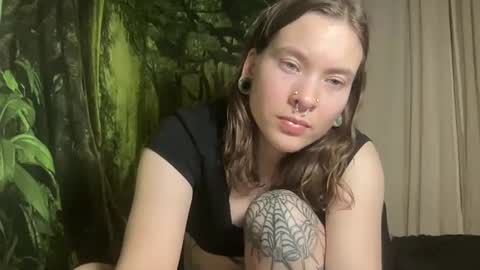 Snapshot of mo0n_goddess chatting on 01-11-25, 08:43 Misty online show from 01-11-25, 08:43