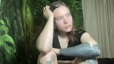 Snapshot of mo0n_goddess chatting on 01-14-25, 05:08 Misty online show from 01-14-25, 05:08