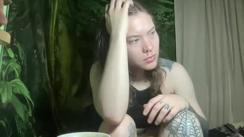 Snapshot of mo0n_goddess chatting on 01-19-25, 02:57 Misty online show from 01-19-25, 02:57