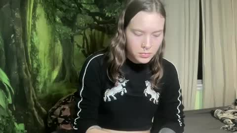 Snapshot of mo0n_goddess chatting on 01-26-25, 05:45 Misty online show from 01-26-25, 05:45