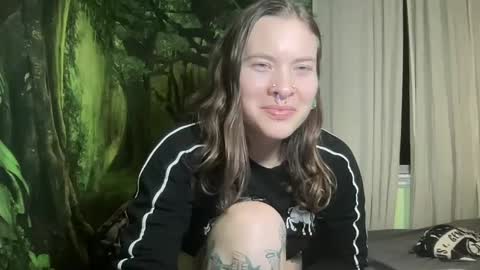 Snapshot of mo0n_goddess chatting on 01-26-25, 12:01 Misty online show from 01-26-25, 12:01