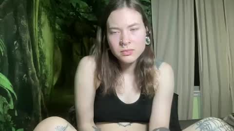 Snapshot of mo0n_goddess chatting on 01-29-25, 06:01 Misty online show from 01-29-25, 06:01