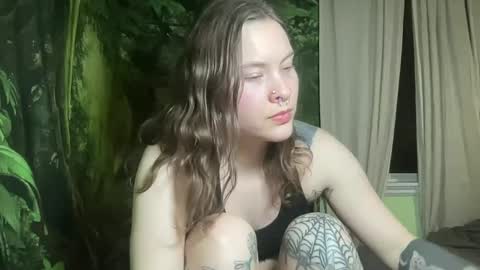 Snapshot of mo0n_goddess chatting on 02-03-25, 03:09 Misty online show from 02-03-25, 03:09