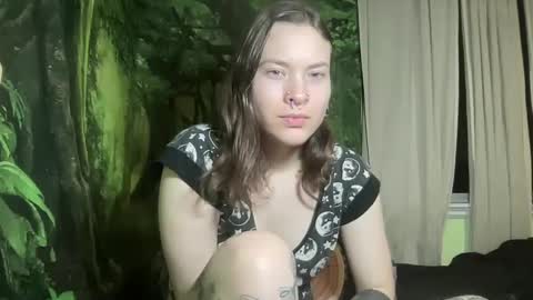 Snapshot of mo0n_goddess chatting on 02-12-25, 05:47 Misty online show from 02-12-25, 05:47