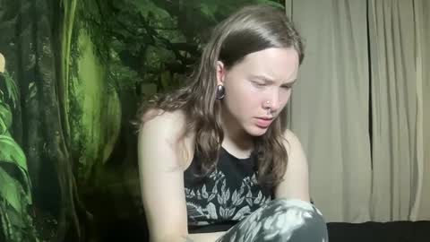 Snapshot of mo0n_goddess chatting on 02-13-25, 02:23 Misty online show from 02-13-25, 02:23