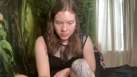 Snapshot of mo0n_goddess chatting on 02-22-25, 12:27 Misty online show from 02-22-25, 12:27