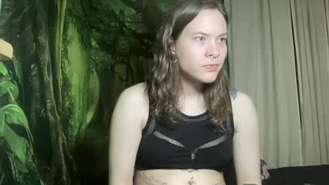 Snapshot of mo0n_goddess chatting on 02-24-25, 06:16 Misty online show from 02-24-25, 06:16