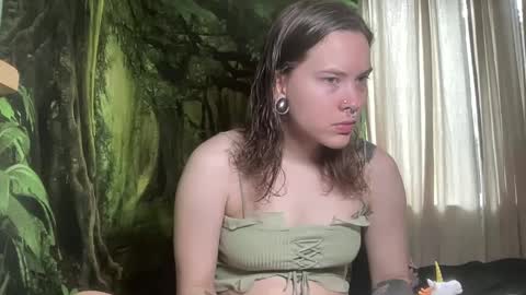 Snapshot of mo0n_goddess chatting on 02-25-25, 12:25 Misty online show from 02-25-25, 12:25