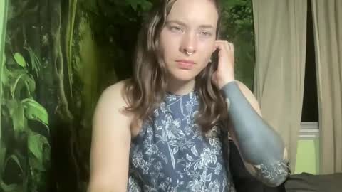 Snapshot of mo0n_goddess chatting on 09-21-25, 02:46 Misty online show from 09-21-25, 02:46