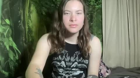 Snapshot of mo0n_goddess chatting on 10-11-25, 02:33 Misty online show from 10-11-25, 02:33