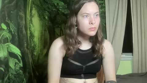 Snapshot of mo0n_goddess chatting on 10-16-25, 03:07 Misty online show from 10-16-25, 03:07