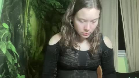 Snapshot of mo0n_goddess chatting on 10-30-25, 02:02 Misty online show from 10-30-25, 02:02