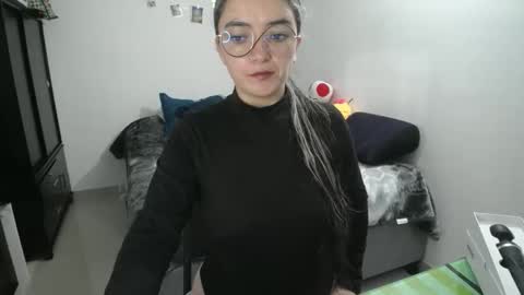 Snapshot of mocca_117 chatting on 09-18-25, 11:01 Sam online show from 09-18-25, 11:01