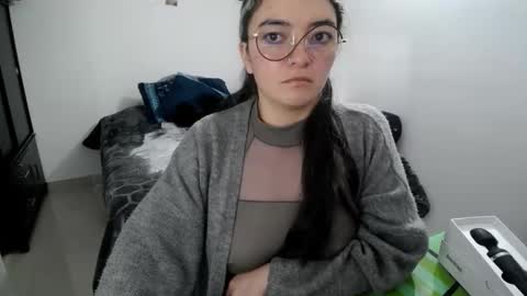 Snapshot of mocca_117 chatting on 09-19-25, 11:33 Sam online show from 09-19-25, 11:33