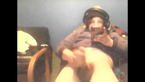 Snapshot of mochaandcreme chatting on 12-17-25, 01:50 mochaandcreme online show from 12-17-25, 01:50