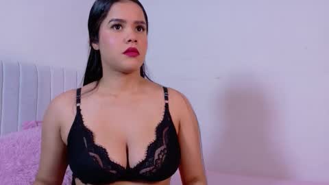 Snapshot of modelross07 chatting on 11-11-25, 07:25 zoe ross online show from 11-11-25, 07:25