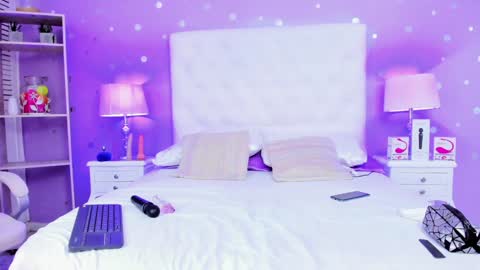 Snapshot of models_sophia chatting on 01-07-25, 07:06 Sophia online show from 01-07-25, 07:06