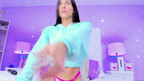 Snapshot of models_sophia chatting on 01-07-25, 10:08 Sophia online show from 01-07-25, 10:08