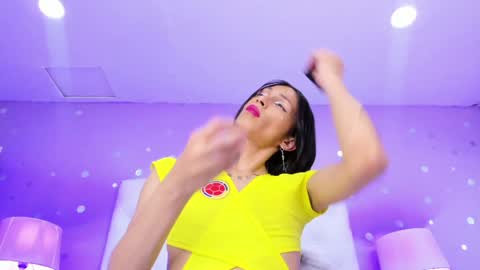 Snapshot of models_sophia chatting on 01-08-25, 10:48 Sophia online show from 01-08-25, 10:48