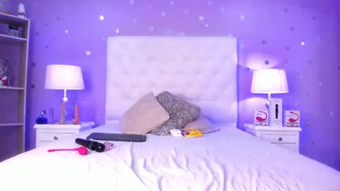 Snapshot of models_sophia chatting on 03-06-25, 07:32 Sophia online show from 03-06-25, 07:32