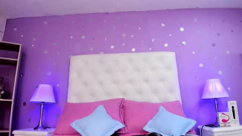 Snapshot of models_sophia chatting on 12-20-25, 07:32 Sophia online show from 12-20-25, 07:32