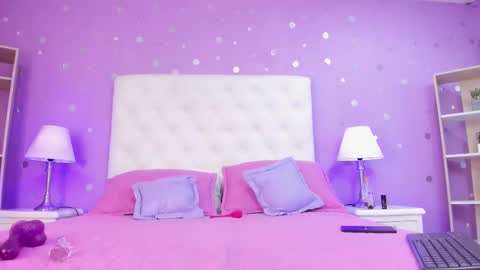 Snapshot of models_sophia chatting on 01-08-26, 07:27 Sophia online show from 01-08-26, 07:27