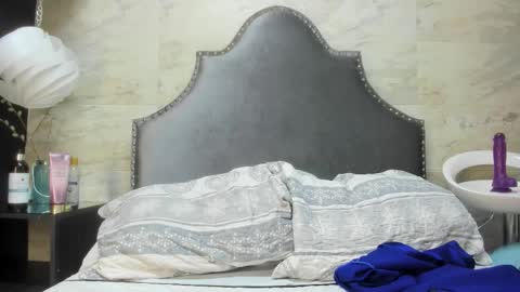 Snapshot of models_sophia chatting on 02-06-26, 07:06 Sophia online show from 02-06-26, 07:06