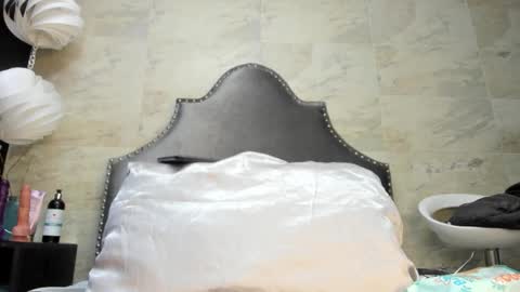 Snapshot of models_sophia chatting on 02-17-26, 06:58 Sophia online show from 02-17-26, 06:58