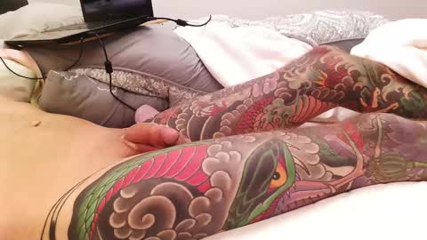 Snapshot of moeron40 chatting on 10-25-25, 04:53 moeron40 online show from 10-25-25, 04:53