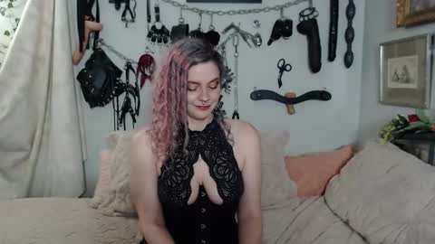 Snapshot of mohawkmischief chatting on 11-06-25, 11:04 MohawkMischief online show from 11-06-25, 11:04