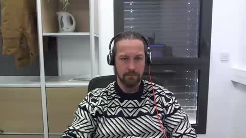 Julien online show from 02-27-25, 11:20