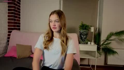 Kylie online show from 10-26-25, 06:14