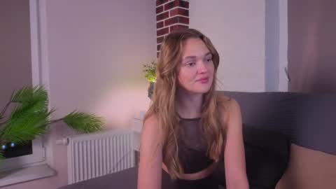 Kylie online show from 11-12-25, 07:24