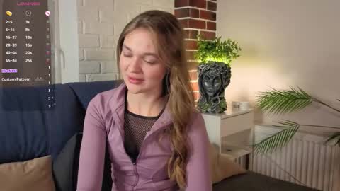 Kylie online show from 11-19-25, 07:25