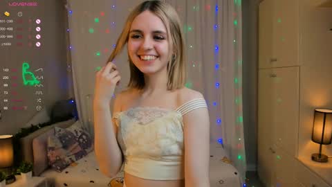 Laura online show from 02-12-25, 01:09