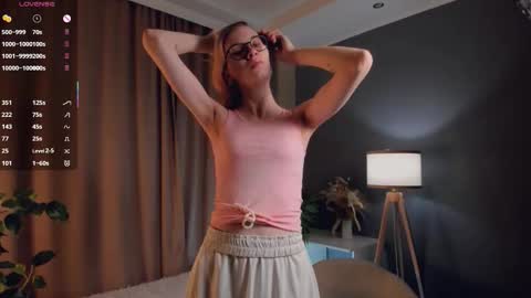 Laura online show from 11-26-25, 01:17