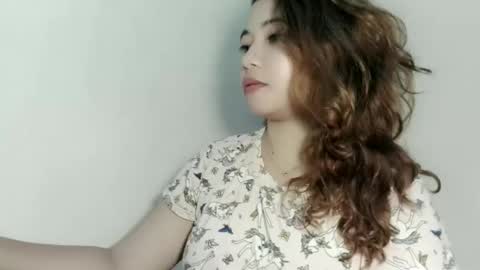 Snapshot of moleschaxxx chatting on 10-22-25, 04:40 Jane online show from 10-22-25, 04:40