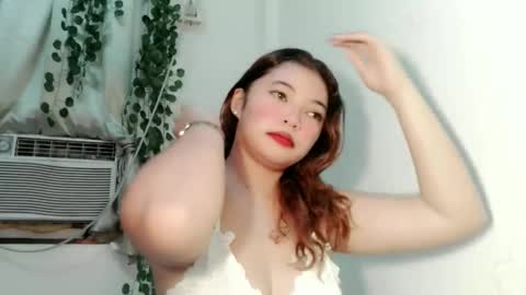 Snapshot of moleschaxxx chatting on 11-08-25, 10:30 Jane online show from 11-08-25, 10:30