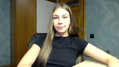 Snapshot of molli_and_tom chatting on 12-05-24, 10:12 Bitcoin 1P8NuZxsaNsQTx7wJJJ7Ao1mic4nvJPVLC online show from 12-05-24, 10:12