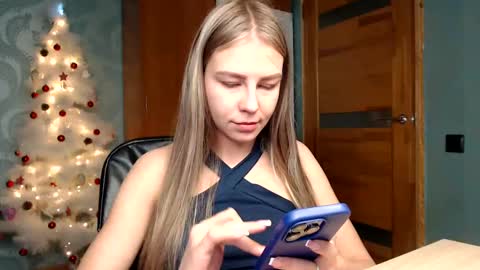 Snapshot of molli_and_tom chatting on 12-25-24, 05:37 Bitcoin 1P8NuZxsaNsQTx7wJJJ7Ao1mic4nvJPVLC online show from 12-25-24, 05:37