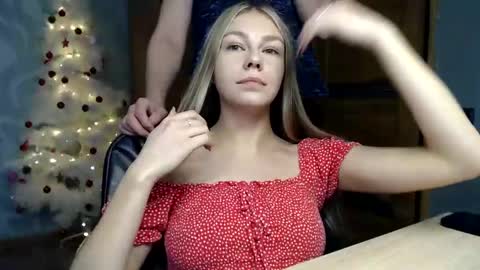 Snapshot of molli_and_tom chatting on 01-09-25, 11:34 Bitcoin 1P8NuZxsaNsQTx7wJJJ7Ao1mic4nvJPVLC online show from 01-09-25, 11:34