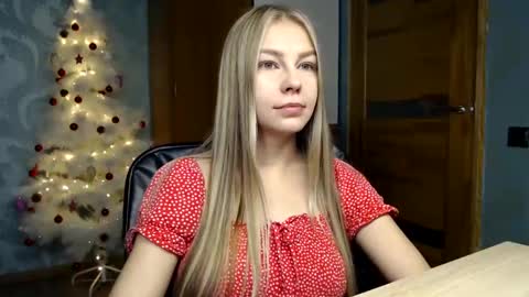 Snapshot of molli_and_tom chatting on 01-10-25, 05:24 Bitcoin 1P8NuZxsaNsQTx7wJJJ7Ao1mic4nvJPVLC online show from 01-10-25, 05:24