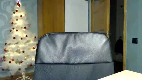 Snapshot of molli_and_tom chatting on 01-24-25, 03:22 Bitcoin 1P8NuZxsaNsQTx7wJJJ7Ao1mic4nvJPVLC online show from 01-24-25, 03:22