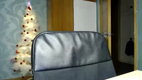 Snapshot of molli_and_tom chatting on 01-25-25, 04:13 Bitcoin 1P8NuZxsaNsQTx7wJJJ7Ao1mic4nvJPVLC online show from 01-25-25, 04:13