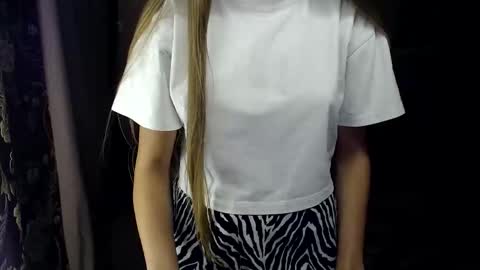 Snapshot of molli_and_tom chatting on 09-21-25, 11:50 Bitcoin 1P8NuZxsaNsQTx7wJJJ7Ao1mic4nvJPVLC online show from 09-21-25, 11:50